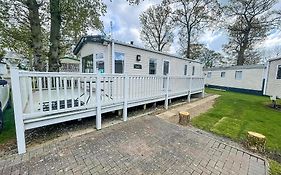 Lovely 6 Berth Caravan With Decking At Carlton Meres In Suffolk Ref 60058M