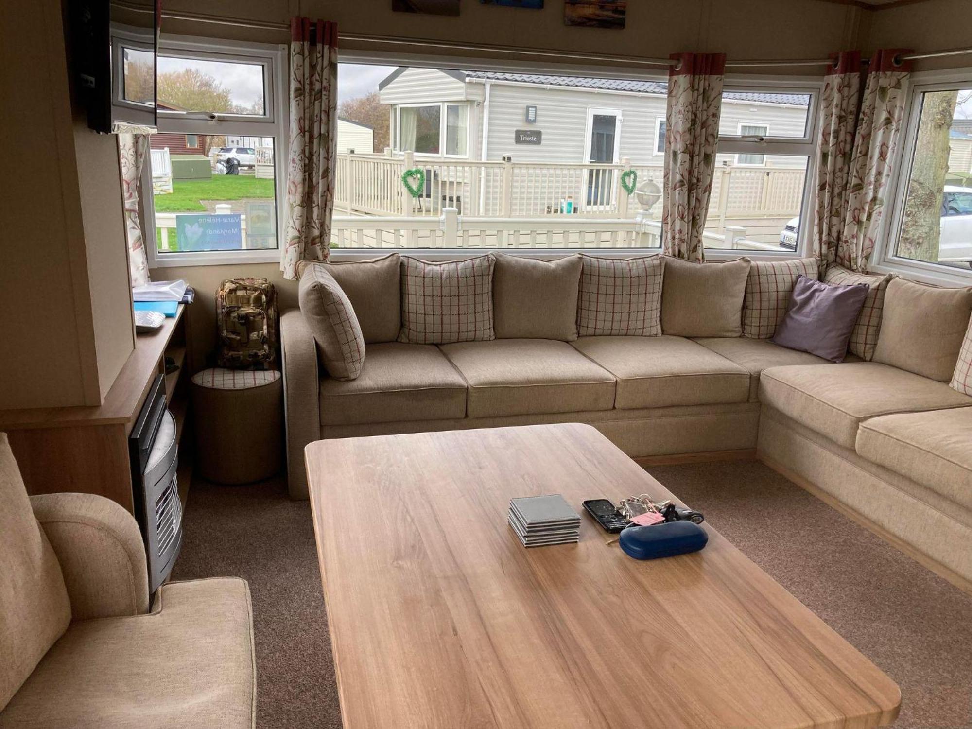 Lovely 6 Berth Caravan With Decking At Carlton Meres In Suffolk Ref 60058M Saxmundham Exterior photo
