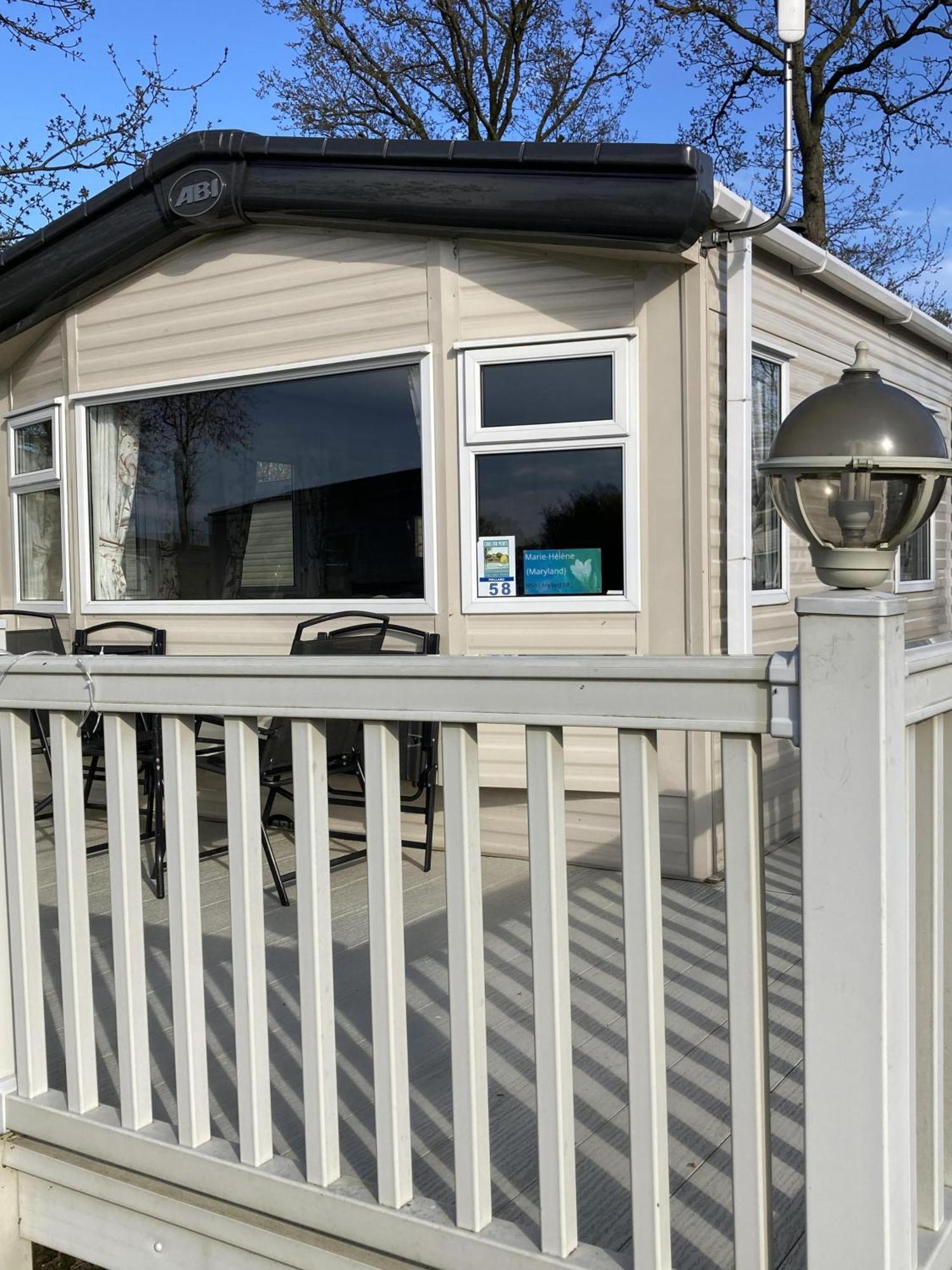 Lovely 6 Berth Caravan With Decking At Carlton Meres In Suffolk Ref 60058M Saxmundham Exterior photo
