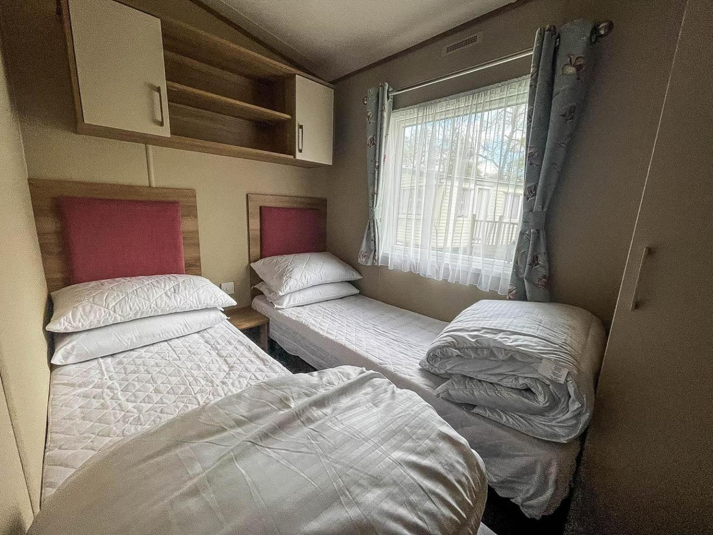 Lovely 6 Berth Caravan With Decking At Carlton Meres In Suffolk Ref 60058M Saxmundham Exterior photo