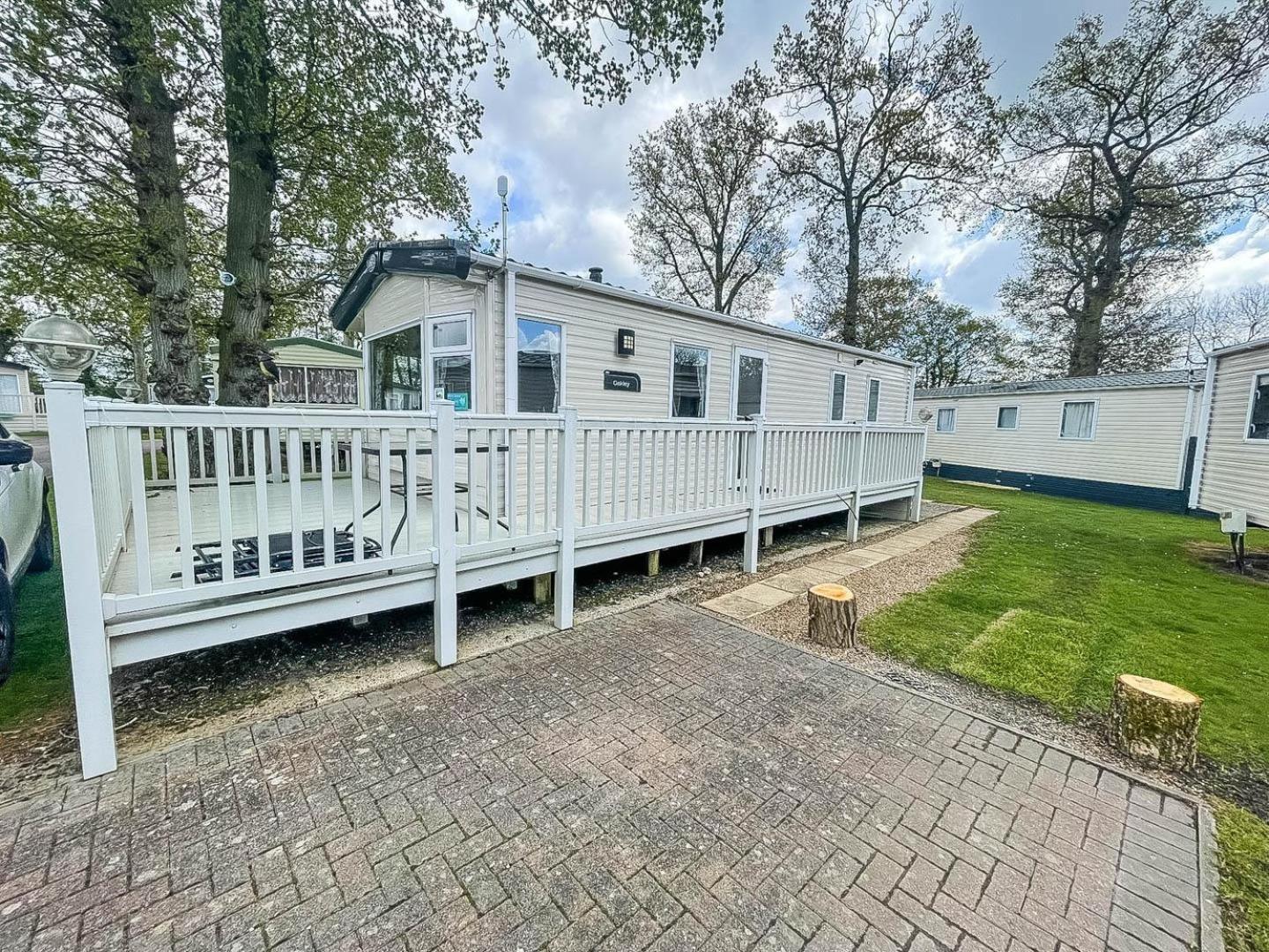 Lovely 6 Berth Caravan With Decking At Carlton Meres In Suffolk Ref 60058M Saxmundham Exterior photo