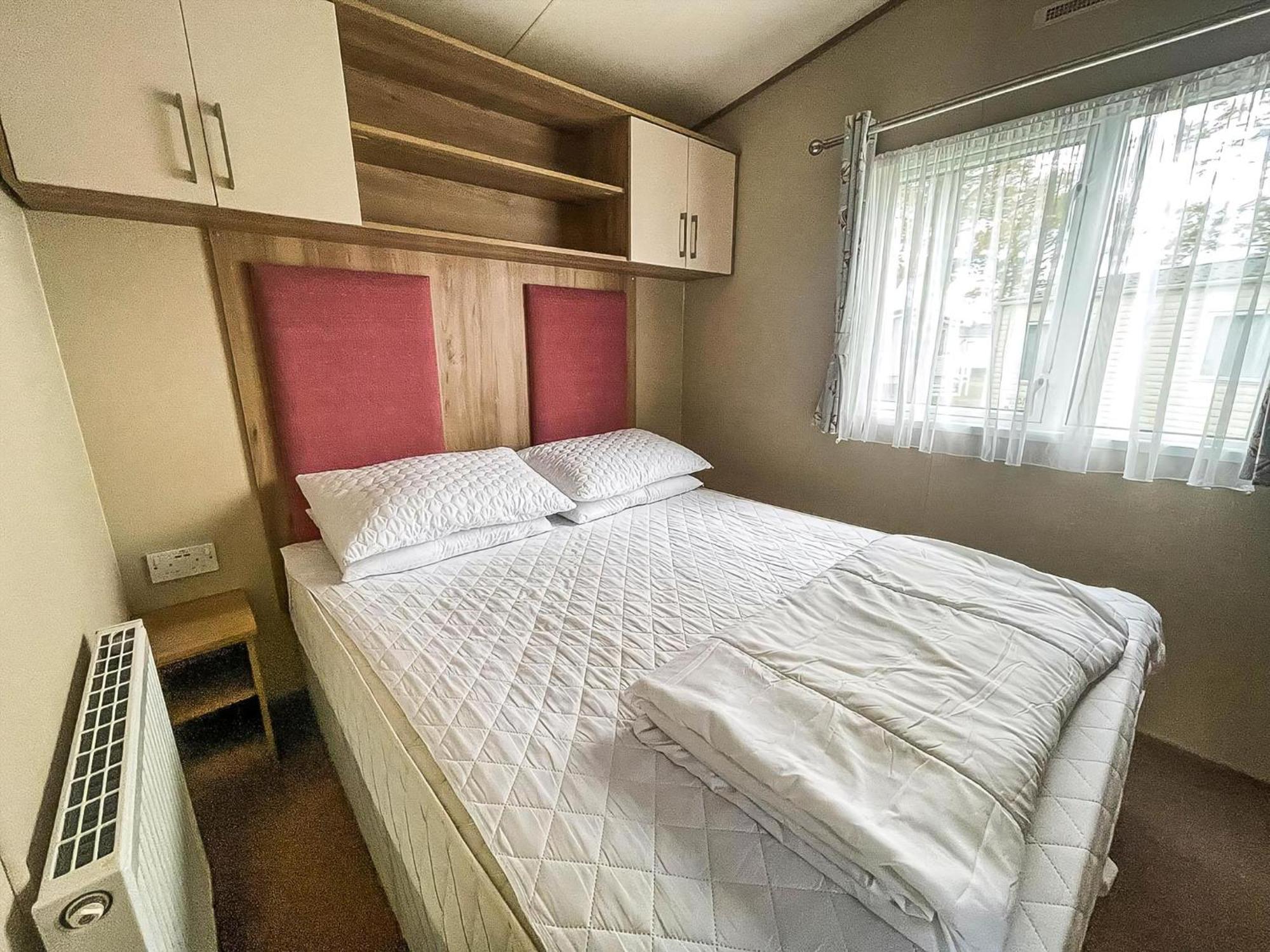 Lovely 6 Berth Caravan With Decking At Carlton Meres In Suffolk Ref 60058M Saxmundham Exterior photo