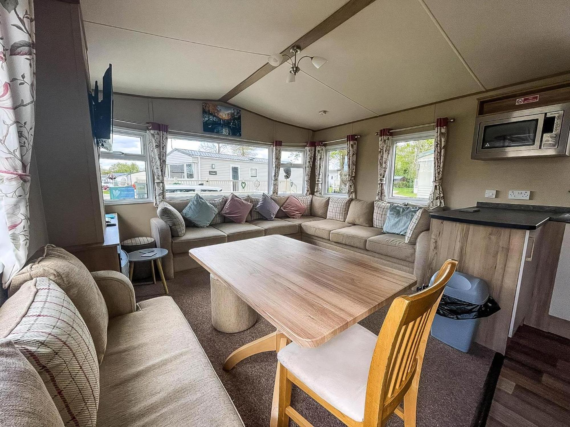 Lovely 6 Berth Caravan With Decking At Carlton Meres In Suffolk Ref 60058M Saxmundham Exterior photo